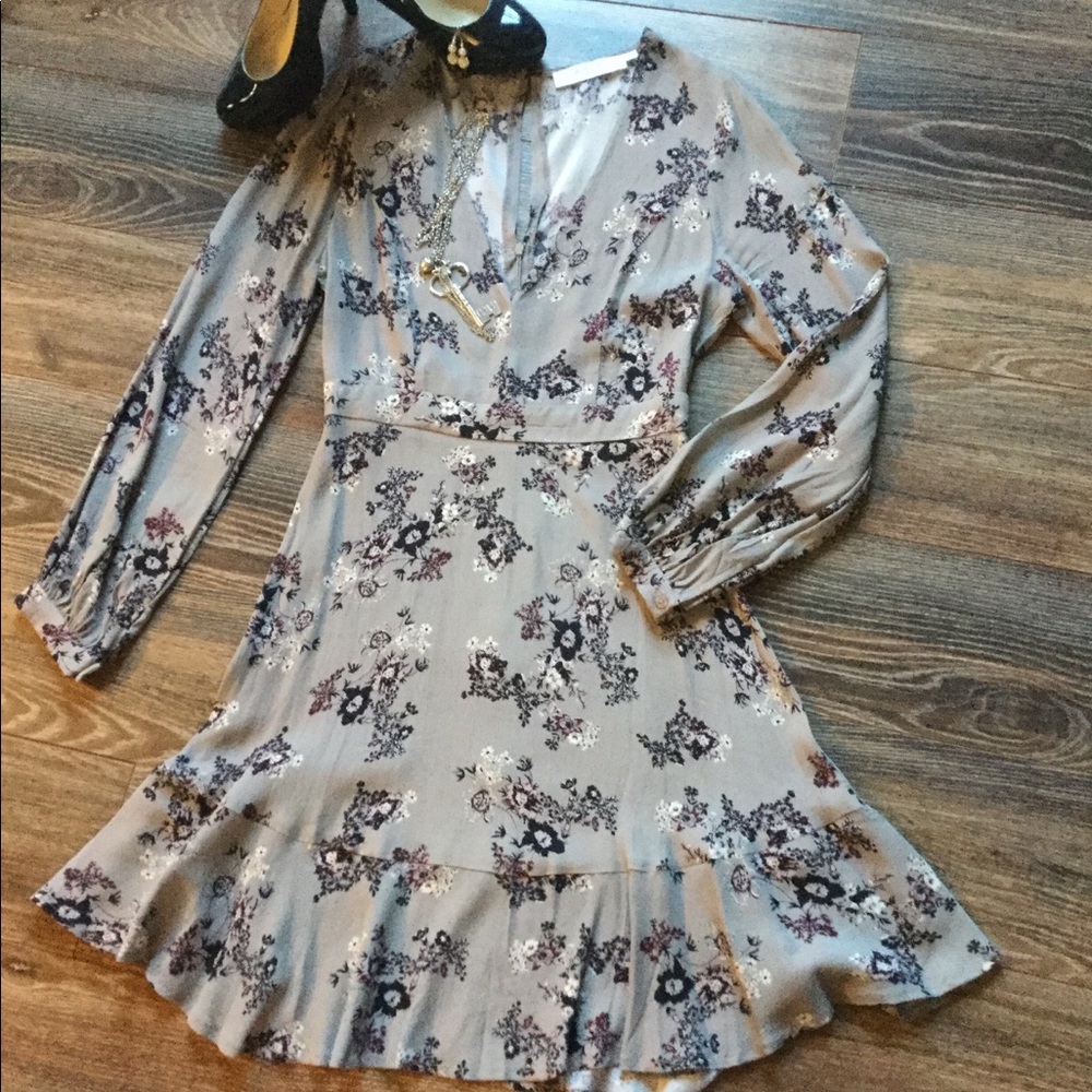 SOLD: Beautiful feminine dress